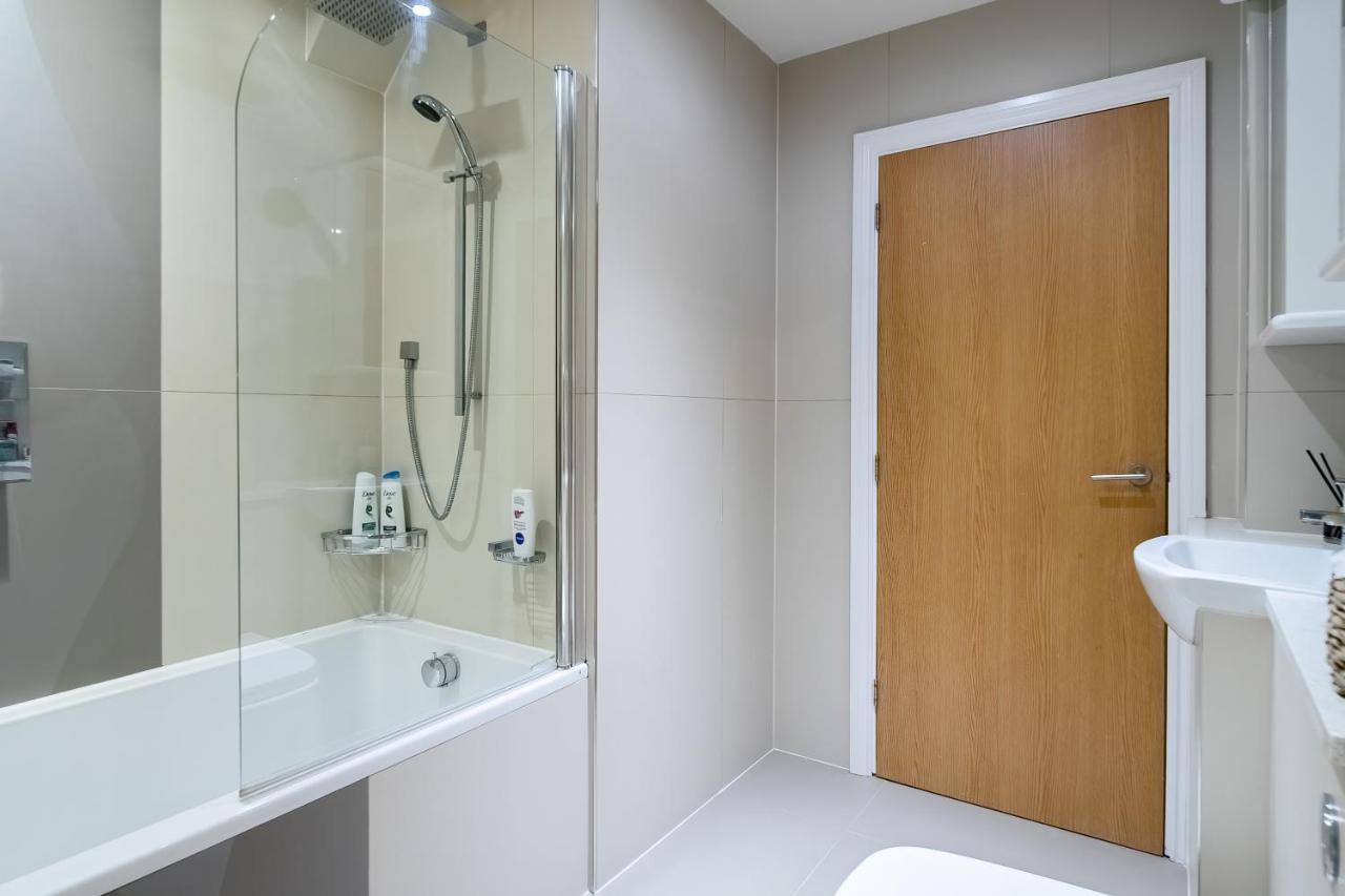 Chic 3 Bed Apartment Near London Bridge With Balcony Kültér fotó