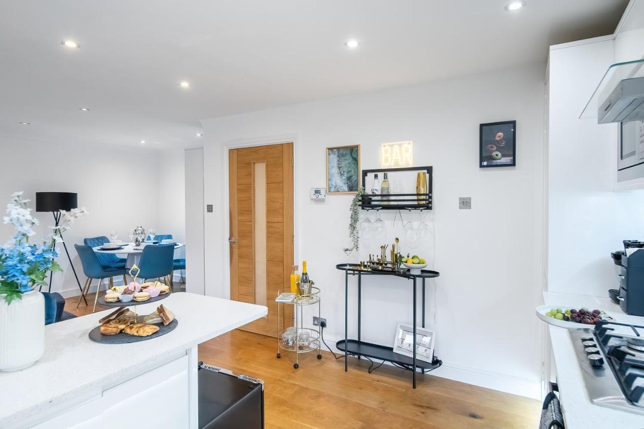 Chic 3 Bed Apartment Near London Bridge With Balcony Kültér fotó