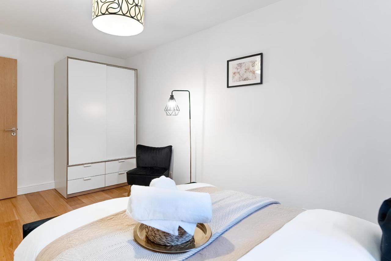 Chic 3 Bed Apartment Near London Bridge With Balcony Kültér fotó